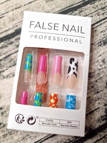 Beautiful Set - 24pcs Long Coffin Art Plaid Pattern Fake Press on Nail