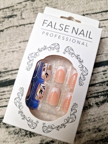 Beautiful Set - 24pcs Long Square Bronzing Leaf Design Fake Press on Nail