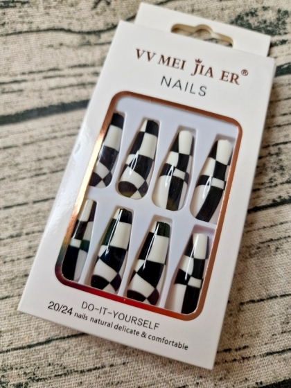 Beautiful Set - 24pcs Long Coffin Black and White Gothic / Punk Art Design Fake Press on Nail