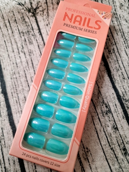 Beautiful Set - 24pcs Long Almond Turquoise Design Fake Press on Nail