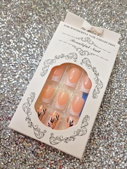Beautiful Set - 24pcs Long Square Leaf Design Fake Press on Nail