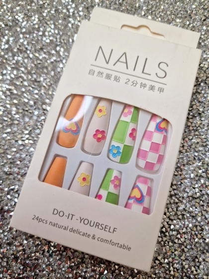 Beautiful Set - 24pcs Long Coffin Floral / Heart Design Fake Press on Nail