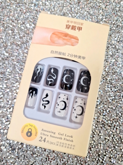 Beautiful Set - 24pcs Long Square Snake Design Fake Press on Nail