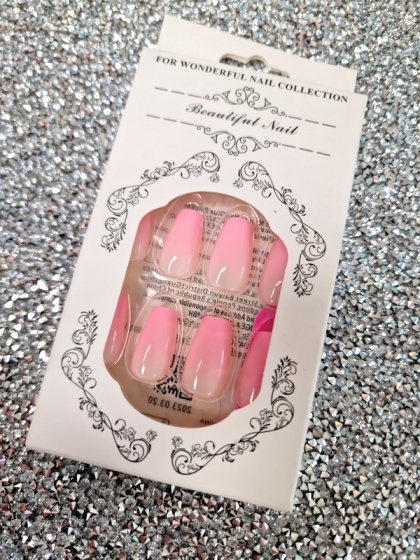 Beautiful Set - 24pcs Short Coffin Ombre Soft Pink Design Fake Press on Nail