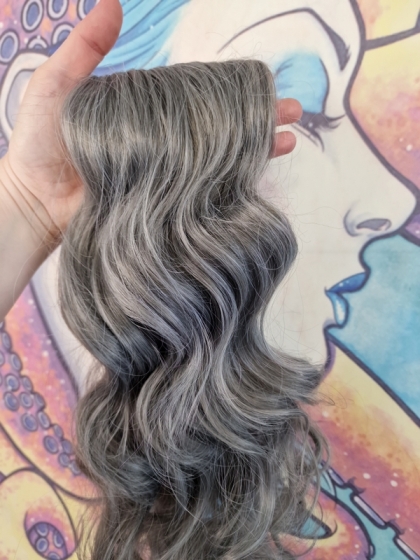 Красива Дълга Къдрава Опашка в Миксирано Сив Цвят Захващане със Стопер,Дълга Къдрава Опашка, Опашка за Коса, Сива Опашка, Висока Опашка, Конска Опашка, Опашка със Стоперното Затваряне, Онлайн Опашки за Коса