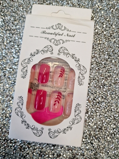 Beautiful Set - 24pcs Square Short Simple French Style Floral Design Fake Press on Nail