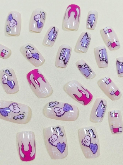 Beautiful Set - 24pcs Artificial Short Square Nails With Heart Pattern Design Fake Press on Nail