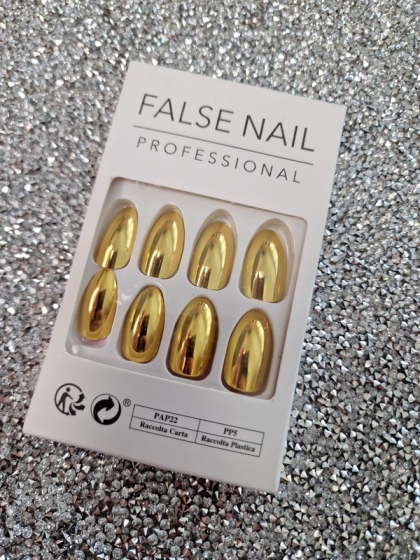 Beautiful Set - 24pcs Short Almond Gold Solid Mirror Design Fake Press on Nail