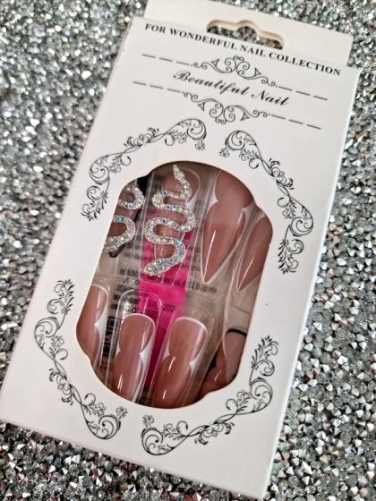 Beautiful Set - 24pcs Extra Long Stiletto 3D Snake Swarovski Sparkling Stones Design Fake Press on Nail