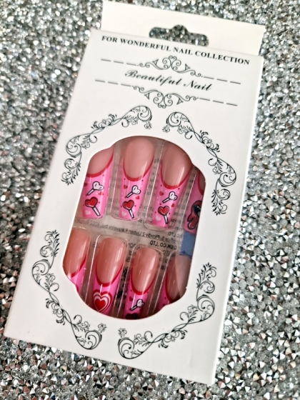 Beautiful Set - 24pcs Long Coffin Pink Lips Heart Pattern Design Fake Press on Nail
