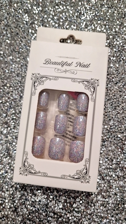 Beautiful Set - 24pcs Glitter Short Oval Fake Nail Art Silver Sequin Fantasy Space Design Fake Press on Nail