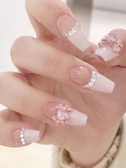 Beautiful Set - 24pcs Long Coffin Light Pink French Sparkle Design Fake Press on Nail