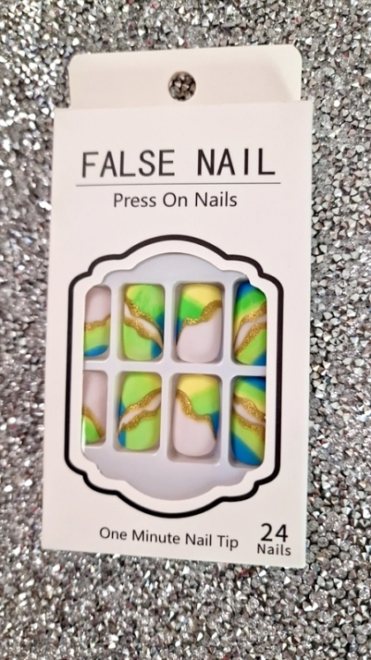 Beautiful Set - 24pcs Short Gradient Green Marbel Design Fake Press on Nail