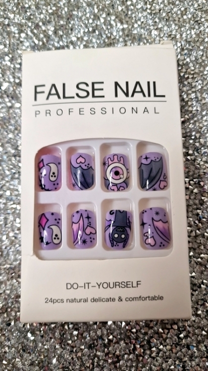 Beautiful Set - 24pcs Short Square Halloween Purple Bat Cartoon Skull Heart Design Fake Press on Nail