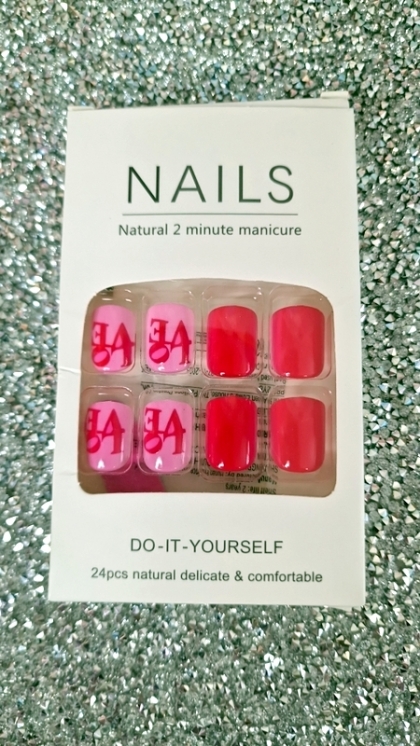 Beautiful Set - 24pcs Short Square Fashion / Romantic / ValentineS Day / Pink Love / Hearts Pink Design Fake Press on Nail