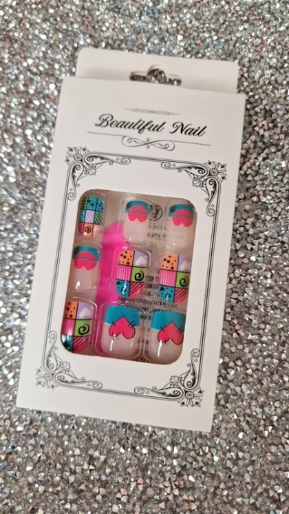 Beautiful Set - 24pcs Sweet Medium Pink Heart / Colored Art Design Fake Press on Nail