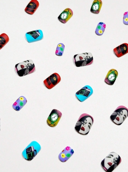 Beautiful Set - 24pcs Short Square Graffiti Cartoon Cute Retro Punk Design Fake Press on Nail