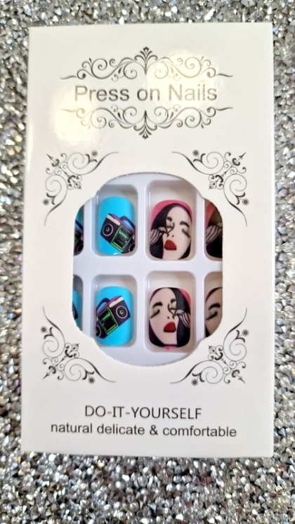 Beautiful Set - 24pcs Short Square Graffiti Cartoon Cute Retro Punk Design Fake Press on Nail