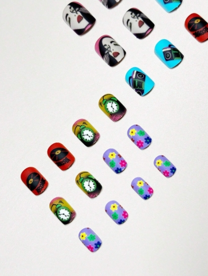 Beautiful Set - 24pcs Short Square Graffiti Cartoon Cute Retro Punk Design Fake Press on Nail