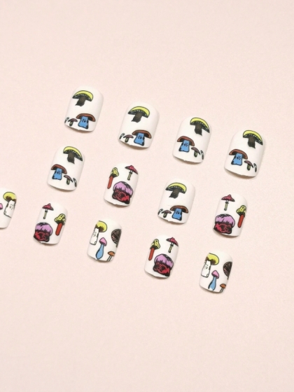 Beautiful Set - 24pcs Frosted Matte Retro Psychedelic Mushrooms & Mushrooms Graffiti Design Fake Press on Nail