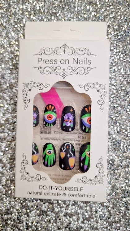Beautiful Set - 24pcs Dark Night Spirit Cat Eye Claw Iridescent Round Head Gothic / Punk Design Fake Press on Nail