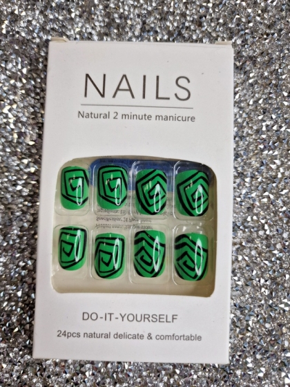 Beautiful Set - 24pcs Short Square Tornado Green Style Funny Art Design Fake Press on Nail
