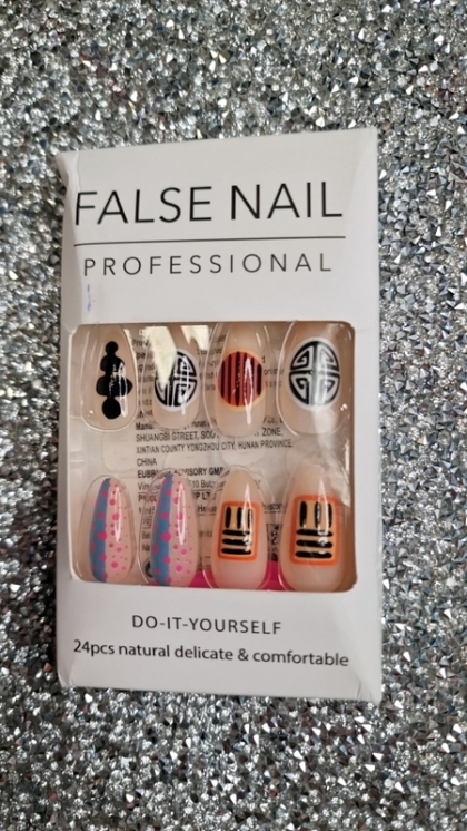 Beautiful Set - 24pcs Elegant Teardrop-Shaped Exotic Symbols / Ethnic Boho Chic Design Fake Press on Nail