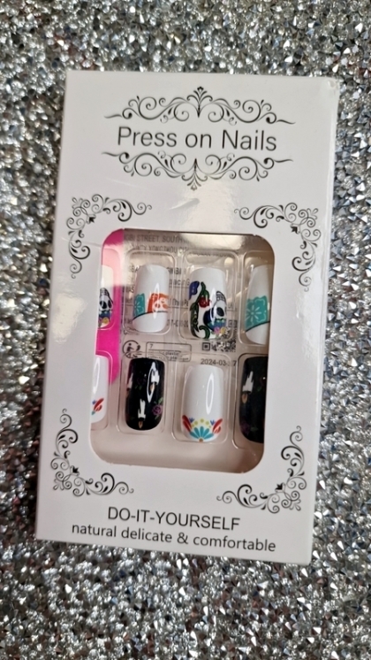 Beautiful Set - 24pcs Square Halloween Mexican Doll Skull Funny Design Fake Press on Nail