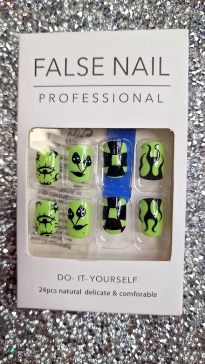 Beautiful Set - 24pcs Short Halloween Theme Green Lightning Flame Wearable EYES Design Fake Press on Nail