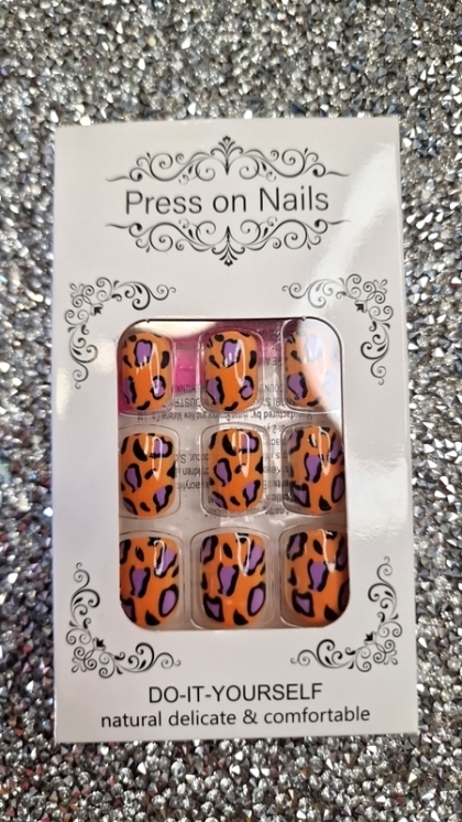 Beautiful Set - 24pcs Glamorous Square Exotic Leopard Design Fake Press on Nail