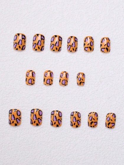 Beautiful Set - 24pcs Glamorous Square Exotic Leopard Design Fake Press on Nail