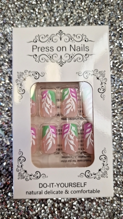 Beautiful Set - 24pcs Medium Square Pastel Color Pink / Green Leaf Design Fake Press on Nail