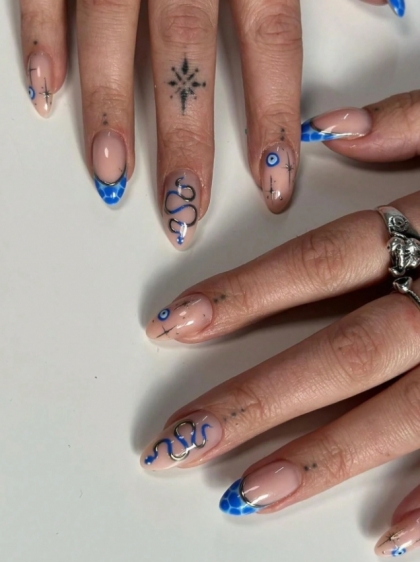Beautiful Set - 24pcs Long Almond Elegant French Golden Style with Snake / Blue Eyes Design Fake Press on Nail