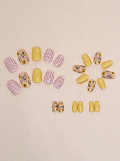Beautiful Set - 24pcs Short Square Retro Oil Painting Sunflower Vintage Design Fake Press on Nail