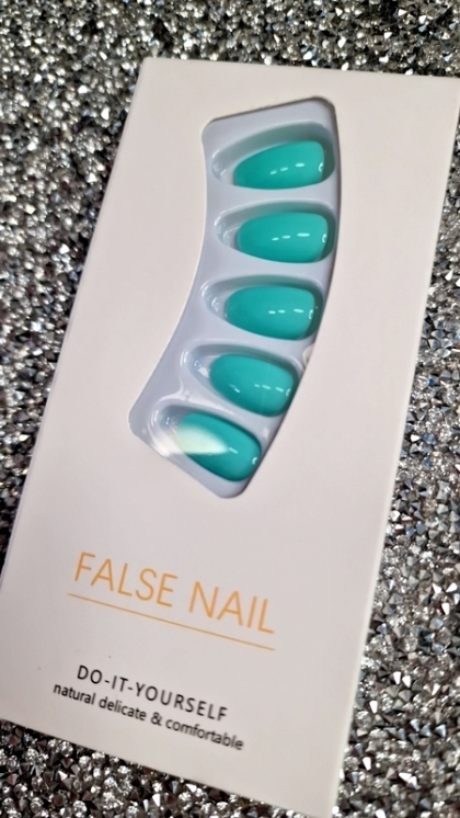 Beautiful Set - 24pcs Short Oval Gloss Macaron Candy / Pastel Mint / Mermaid Color Design Fake Press on Nail