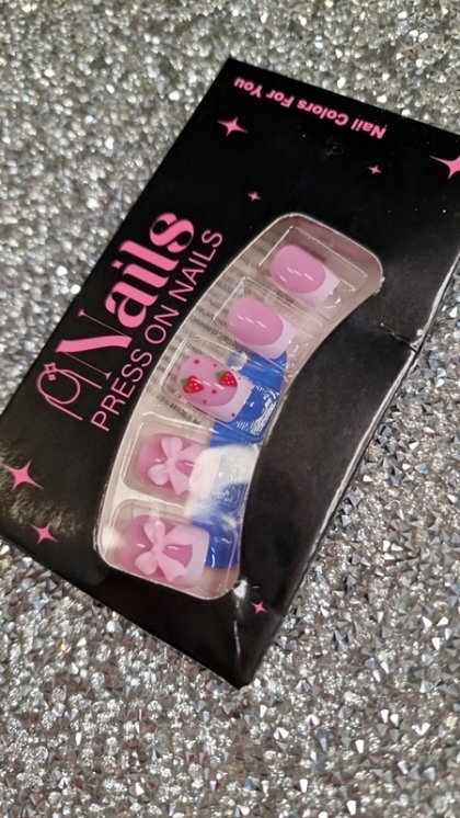 Beautiful Set - 24pcs Super Cute Short Baby Pink Color Strawberry Bow French Design Fake Press on Nail