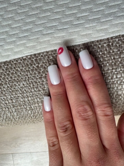 Beautiful Set - 24pcs Short Square Milky White and Romantic Red Lip Cute Design Fake Press on Nail