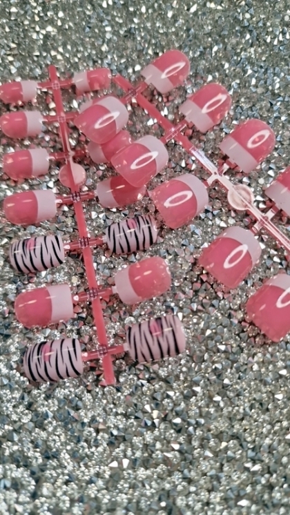 Beautiful Set - 24pcs Short Square French Style Zebra Design Fake Press on Nail