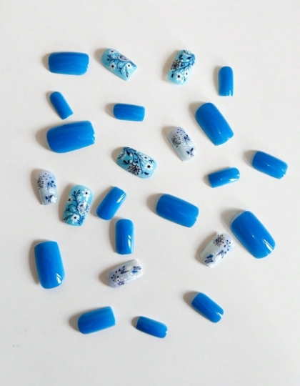 Beautiful Set - 24pcs Medium Square Blue Floral and Ornament Design Fake Press on Nail