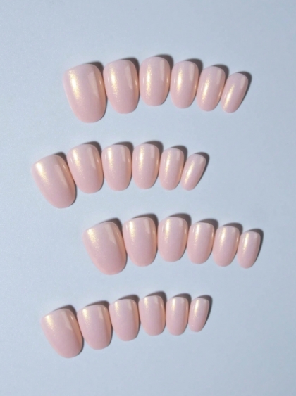 Beautiful Set - 24pcs Short Oval Magic Shiny Aurora Design Fake Press on Nail