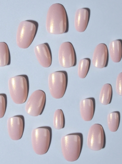 Beautiful Set - 24pcs Short Oval Magic Shiny Aurora Design Fake Press on Nail