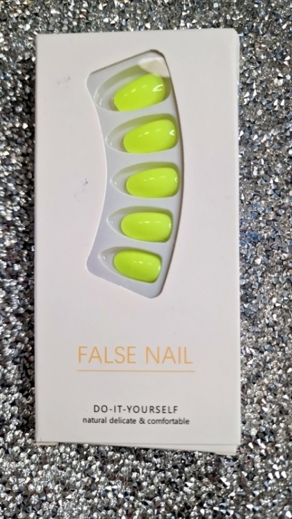 Beautiful Set - 24pcs Short Oval Style Neon Yellow Design Fake Press on Nail