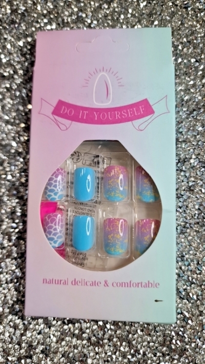Beautiful Set - 24pcs Short Square Gradient Effect Mermaid Cute Design Fake Press on Nail
