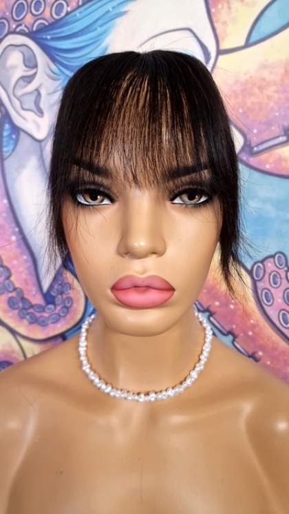 100% Естествена Човешка Коса – Бретон с Тупе от Серията Luxurious Remy Цвят: Натурално Черен с Изграден Корен Косъм По Косъм, Тупе за Жени, Бретони за Жени, Тупе с Изградена Основа, Естествен Косъм Коса, Естествено Тупе с Бретон,Магазин за Естествена Коса
