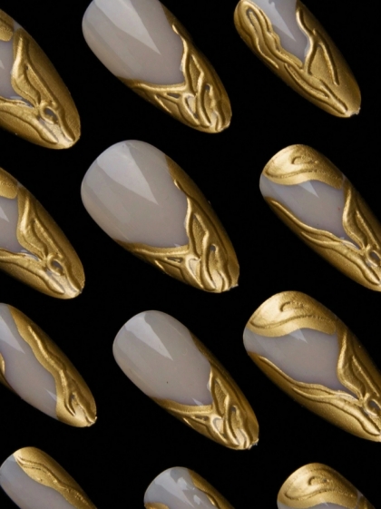 Luxury Set of 24 Press-On Fake Nails - Ultra-Modern Metallic 3D Effect Almond Shape Liquid Metal Manicure, Beautiful Artificial Nails, At-Home Press-On Nail Application, Quick and Harmless Manicure, Reusable Nails for Everyday Wear