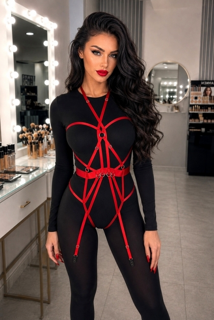 Предизвикателно Еластично Бижу за Тяло / Body Harness Red Desire в Дръзко Червен Цвят с Множество Метални Рингове и Екзотични Сплетки - Кабаретен Аксесоар в Стил Las Vegas Girl, Фестивално и Клубно Бижу за Тяло, Еротична Фантазия за Дръзка и Съблазнителна